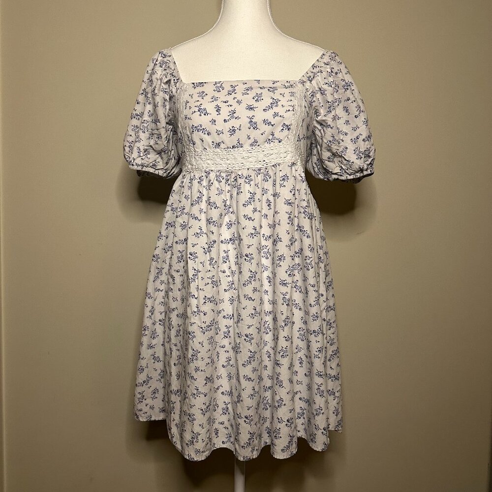 Celebrity Pink - Blue & White Floral Puff Sleeve Dress – Size Medium